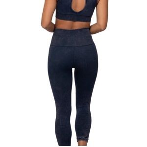 Vita LA REVOLVE Seamless Denim Blue Leggings BRAND NEW